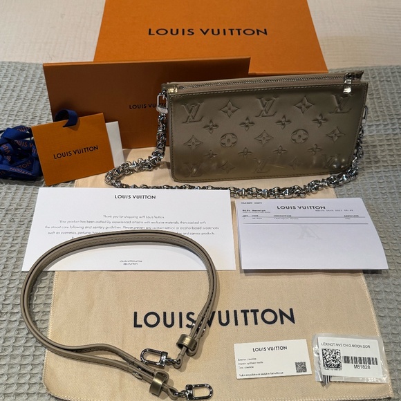 Louis Vuitton Lexington Pouch Debossed Monogram RARE with 2 Detachable Straps - Picture 1 of 14